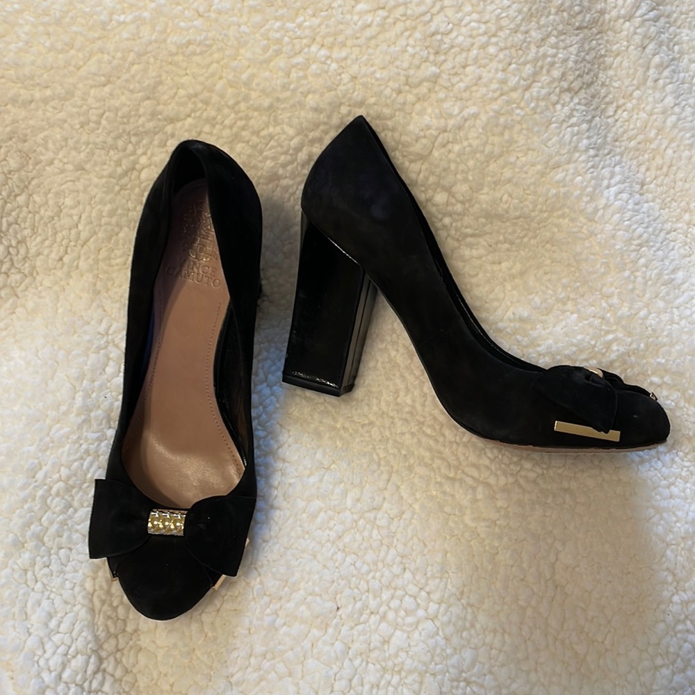 Vince Camuto black and gold suede heels size 10